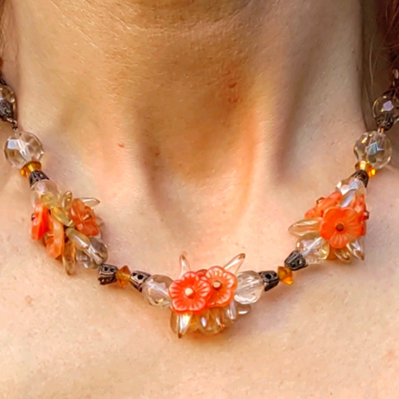 Vintage Jewelry - VTG Glass & Crystal Aurora Borealis Necklace